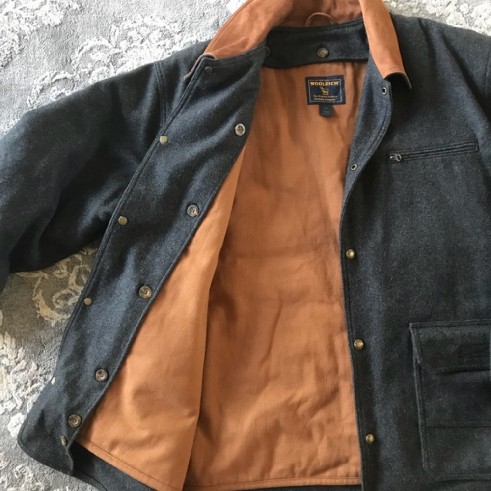 Beautiful Wollrich winter coat w/leather collar